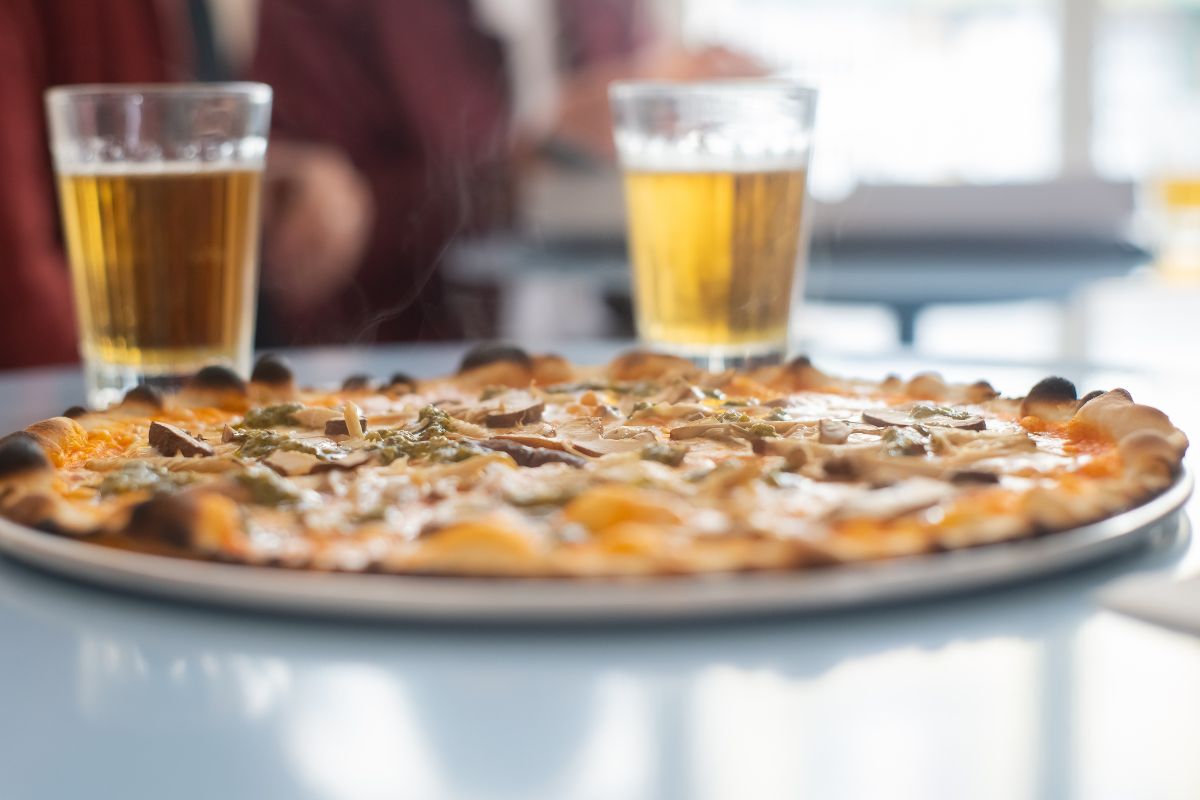 maridar pizza con cervezas artesanales